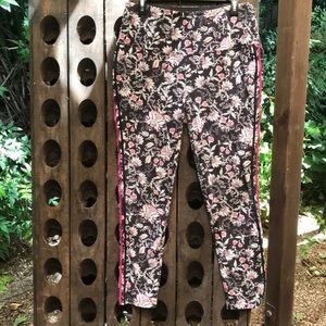 Chico’s fun leggings! Slim technology!